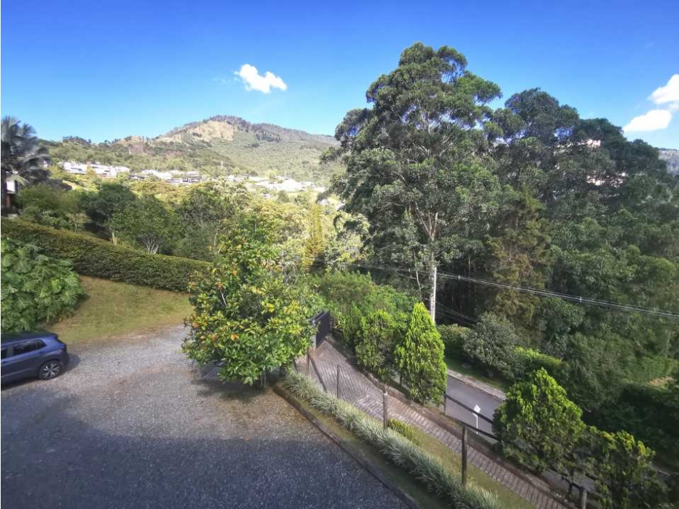 Casa en venta en el Poblado Av Las Palmas, urbanización cerrada! — foto 3