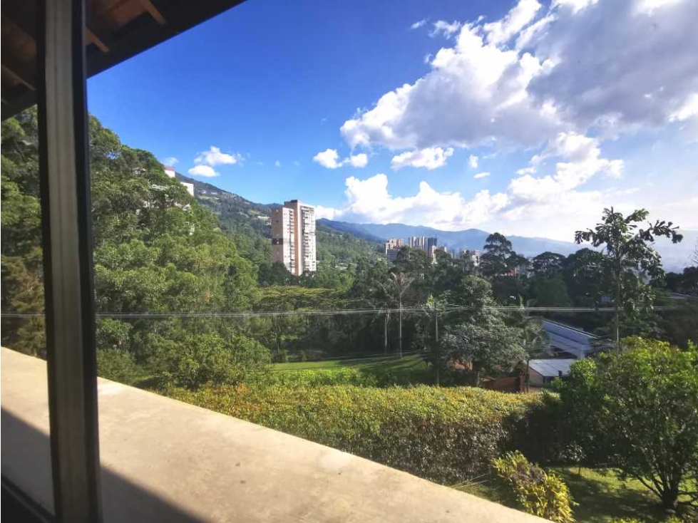Casa en venta en el Poblado Av Las Palmas, urbanización cerrada! — foto 4