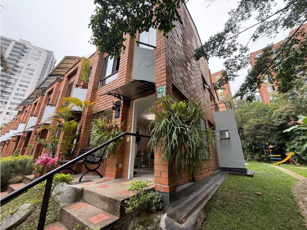 Casa en venta en el Poblado - Loma San Julian - 1