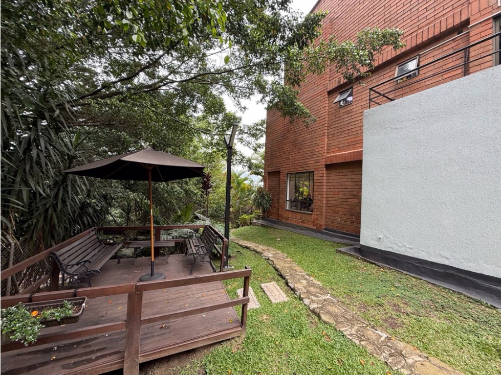 Casa en venta en el Poblado - Loma San Julian - 2
