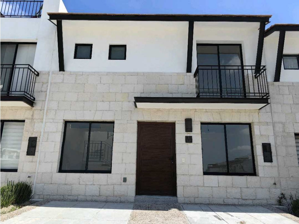 CASA EN VENTA CON ROOF GARDEN EN EL REFUGIO, QUERÉTARO GKC