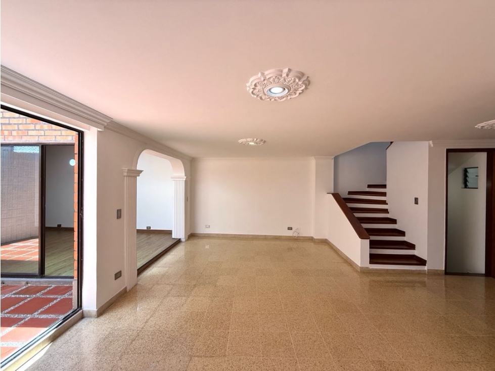 Casa en venta en Envigado | 204 m² | 4 habitaciones | 2 niveles