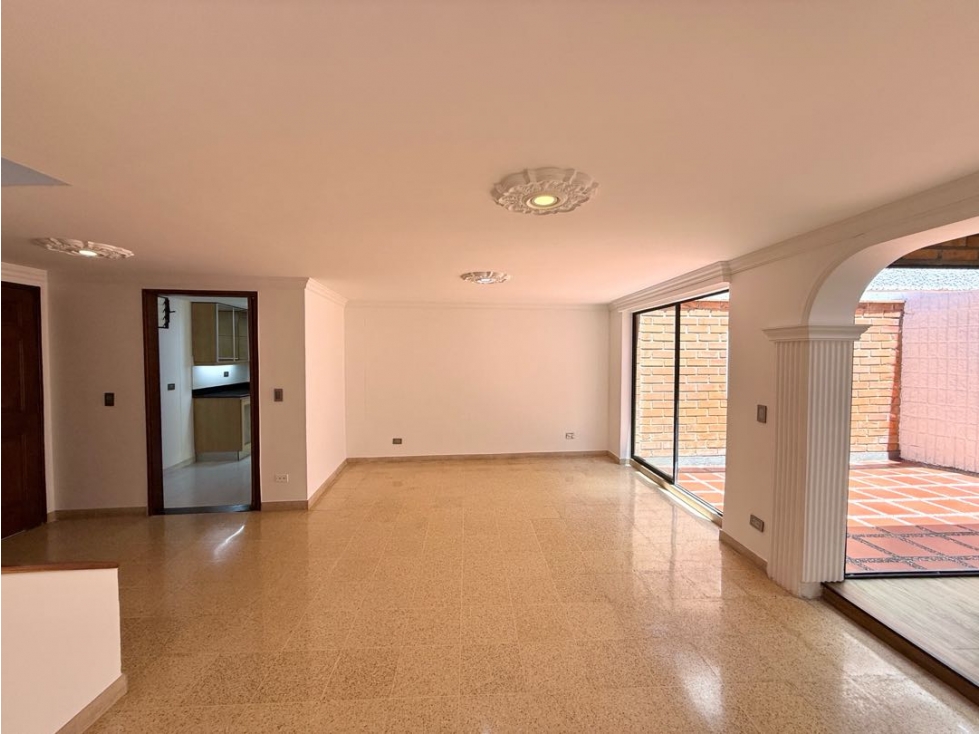Casa en venta en Envigado | 204 m² | 4 habitaciones | 2 niveles — foto 2