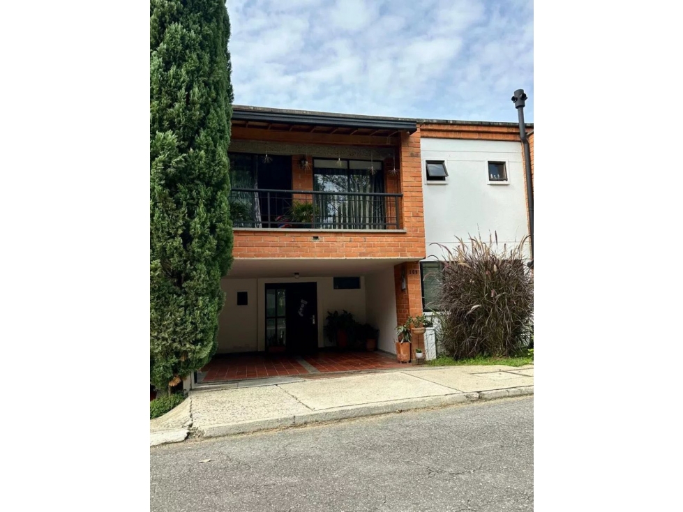 Casa en venta en Envigado la transv intermedia cerca a mall sebastiana