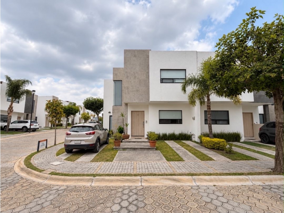 Casa en venta en esquina en Parque Aguascalientes Lomas de Angelopolis — foto 2