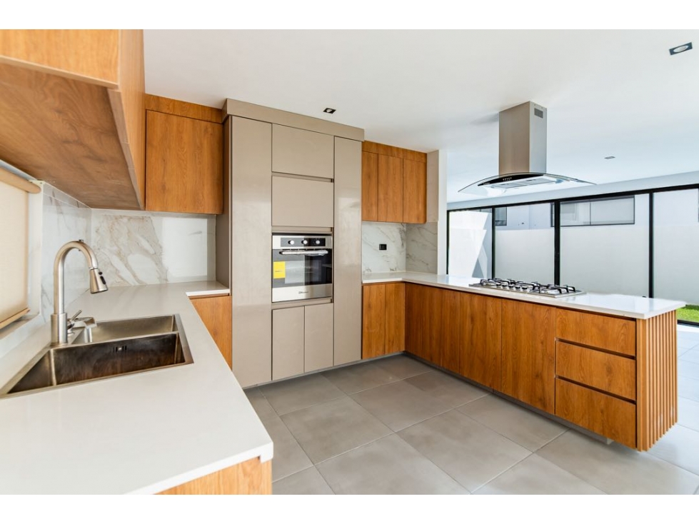 Casa en venta en esquina y frente a área verde. Lomas de Angelopolis — foto 5