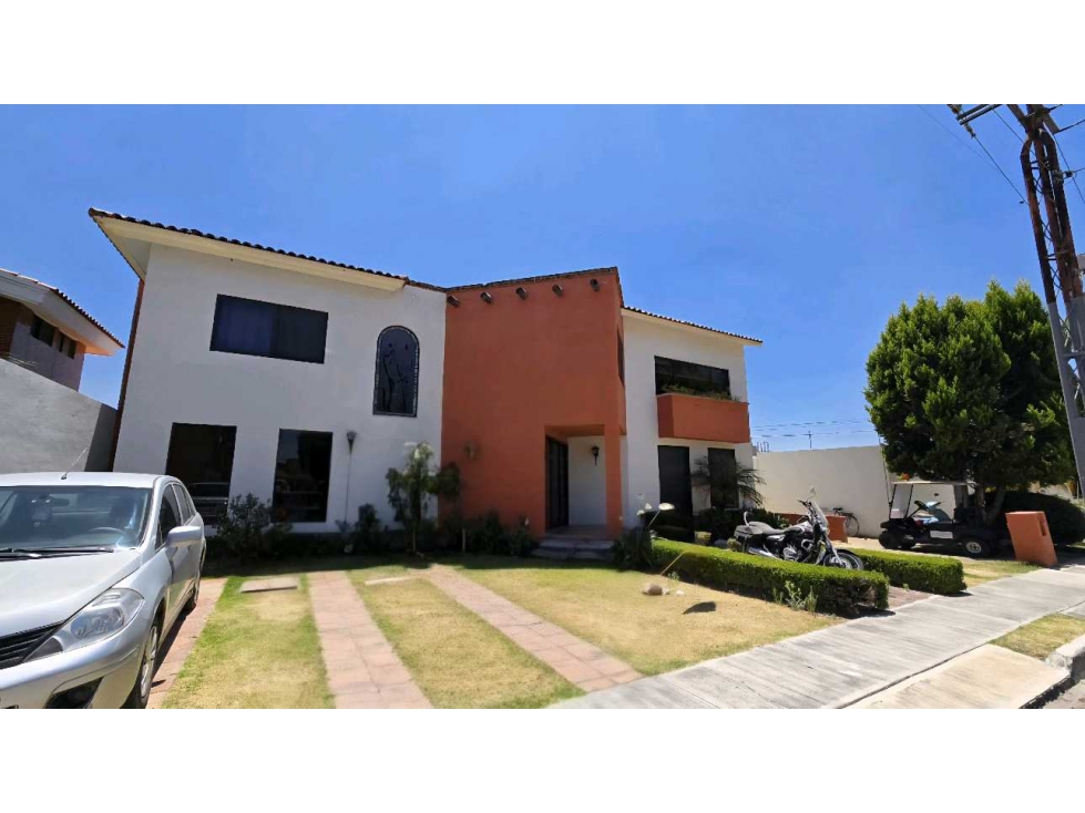 Casa en Venta en Fraccionamiento El Campanario - 1