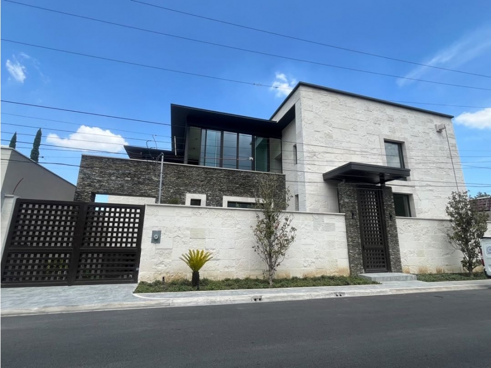 Casa en venta en Fátima acabados de lujo en San Pedro Garza García
