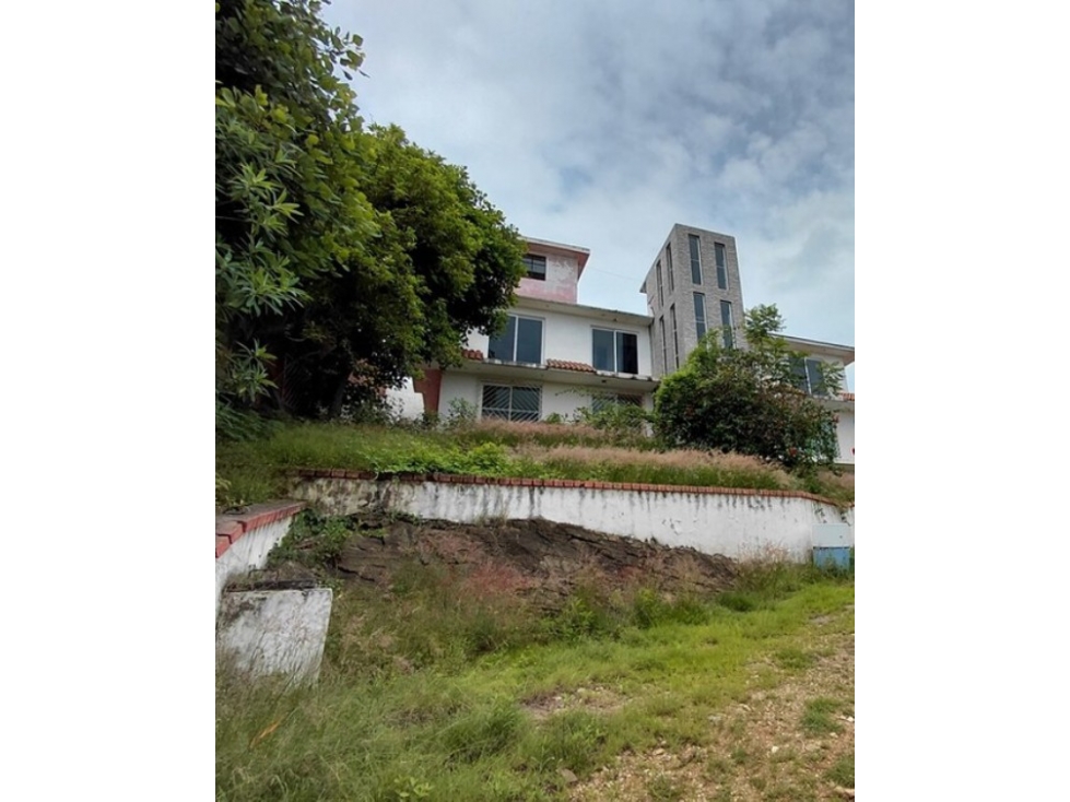 Casa en Venta en Ixtapan de la Sal | 356m² 3 Niveles Adjudicada - 1