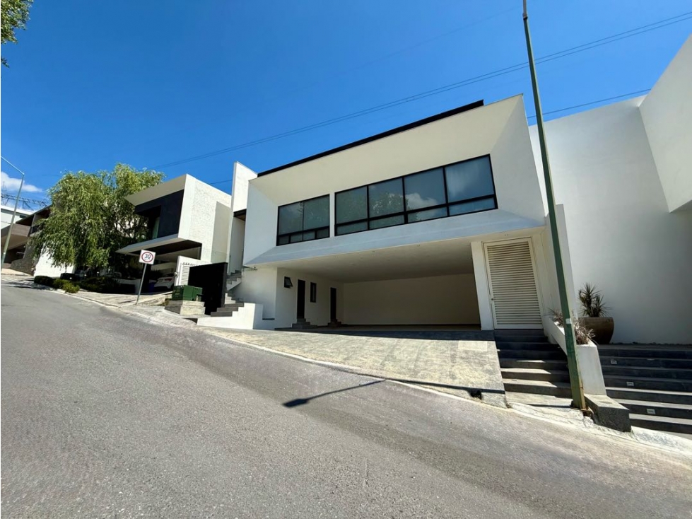 CASA EN VENTA EN JARDINES DE VALLE ALTO CARRETERA NACIONAL MONTERREY — foto 2