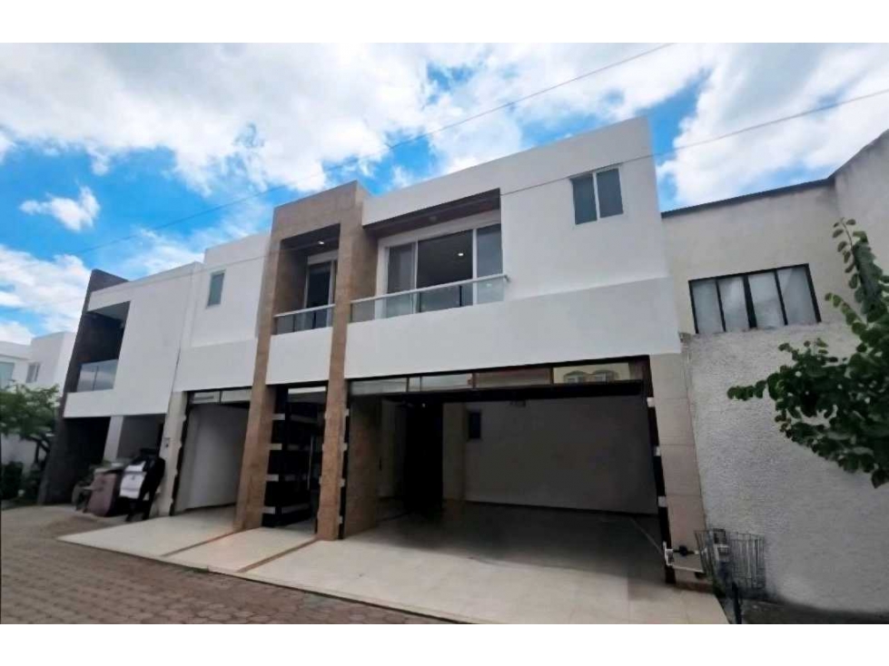 Casa en Venta en Jardines de Zavaleta, puebla.