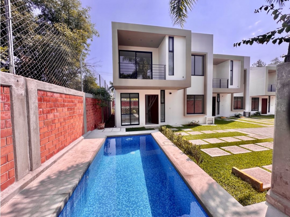 Casa en venta en Jiutepec Morelos en fraccionamiento y alberca propia