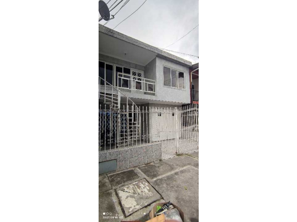 CASA EN VENTA EN LA BASE DE 2 PISOS INDEPENDIENTES CALI