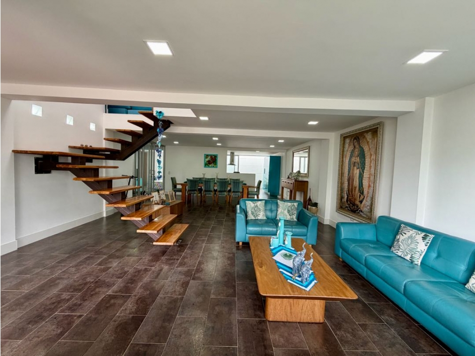CASA EN VENTA EN LA CEJA
