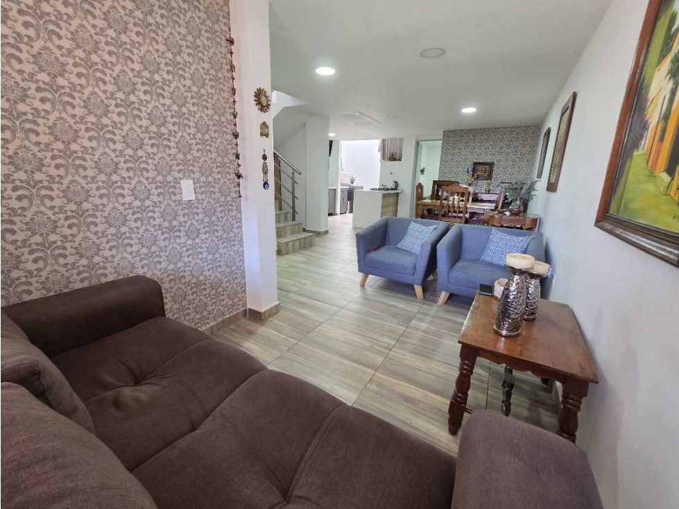 Casa en venta en La Ceja, a solo una cuadra y media del VIVA — foto 2