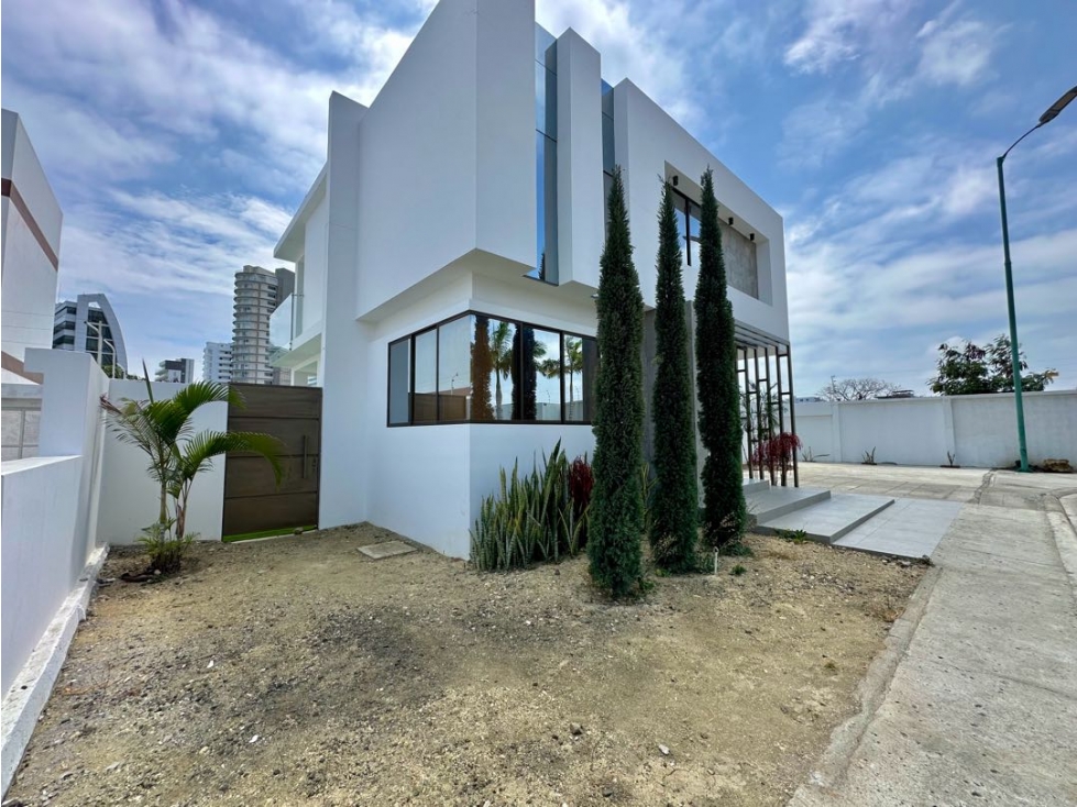 CASA EN VENTA EN LA EXCLUSIVA URBANIZACIÓN MONACO - BARBASQUILLO MANTA - 2