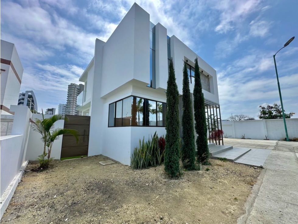 CASA EN VENTA EN LA EXCLUSIVA URBANIZACIÓN MONACO - BARBASQUILLO MANTA - 3