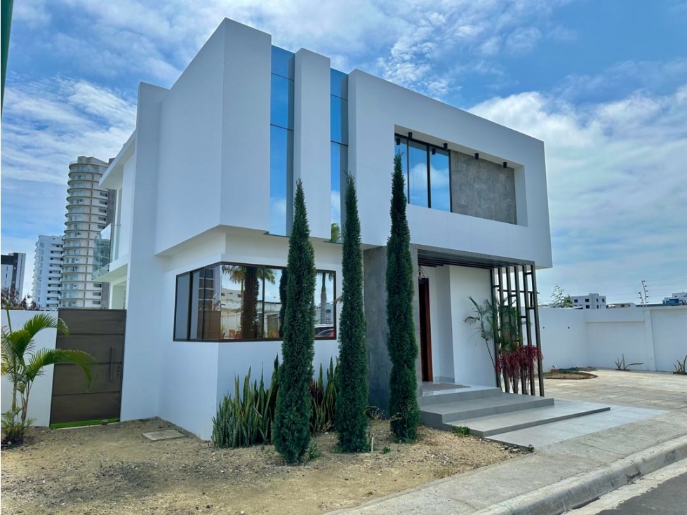CASA EN VENTA EN LA EXCLUSIVA URBANIZACIÓN MONACO - BARBASQUILLO MANTA - 4