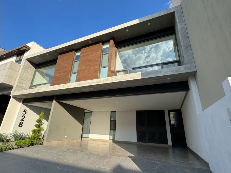 Casa en Venta en la Joya Residencial con vistas al Lago Monterrey