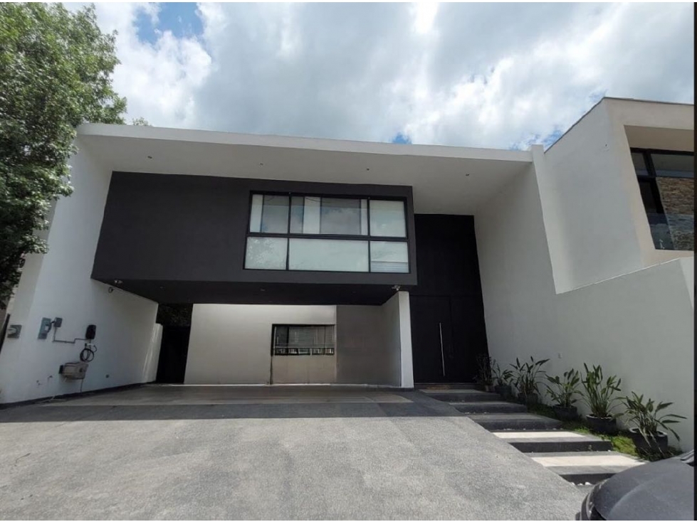 Casa en Venta en La Joya Residencial Carretera Nacional en Monterrey - 1
