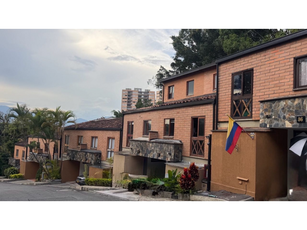 CASA EN VENTA EN LA LOMA DEL ESCOBERO, ENVIGADO