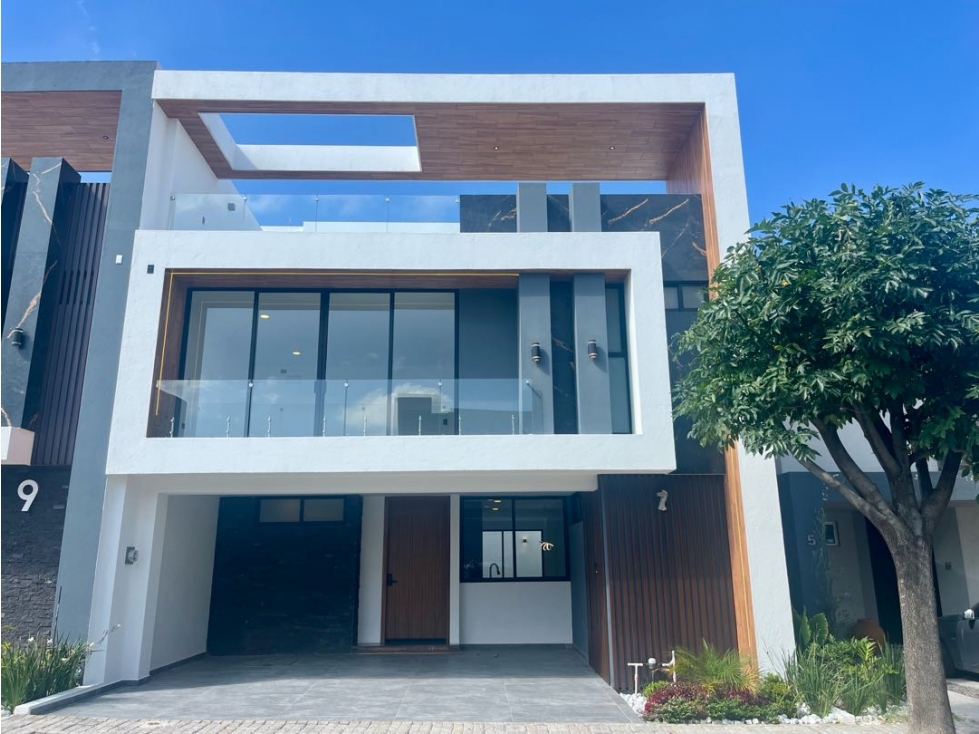 Casa en venta en lomas de Angelópolis Cascatta