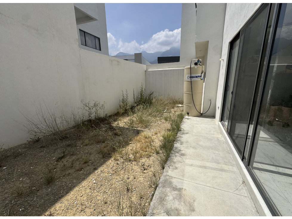Casa en Venta en Los Linos, Santiago - 3 Recámaras y Gran Diseño - 3