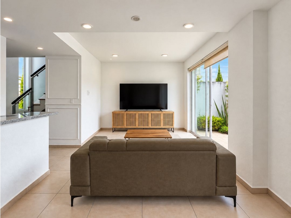 Casa en Venta en Metepec frente al Lago con amplio jardín y Casa Club - 5