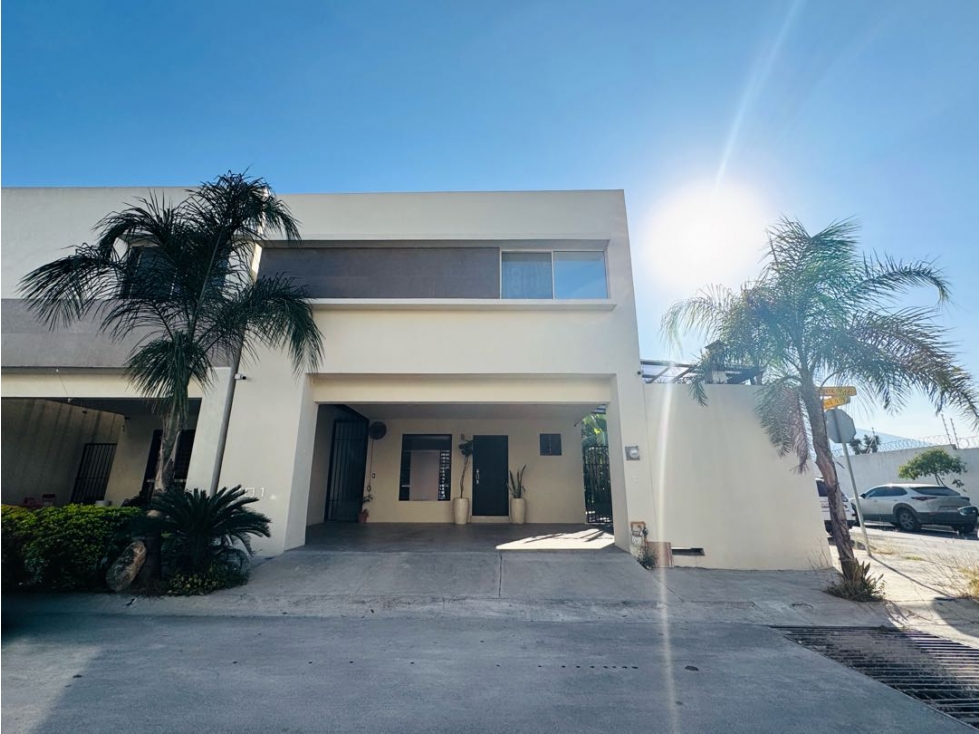 Casa en venta y Renta en Montenova, Av. La Reserva