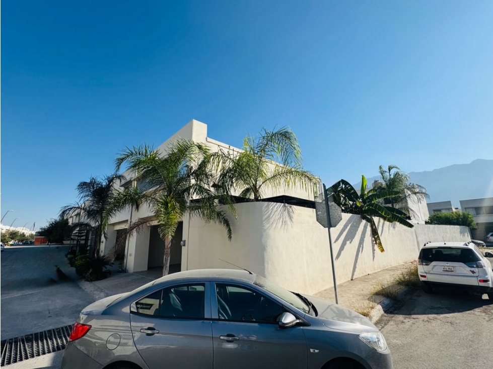 Casa en venta y Renta en Montenova, Av. La Reserva — foto 2