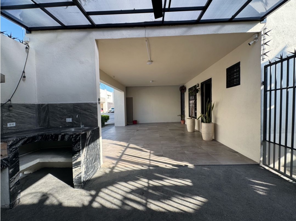 Casa en venta y Renta en Montenova, Av. La Reserva — foto 3