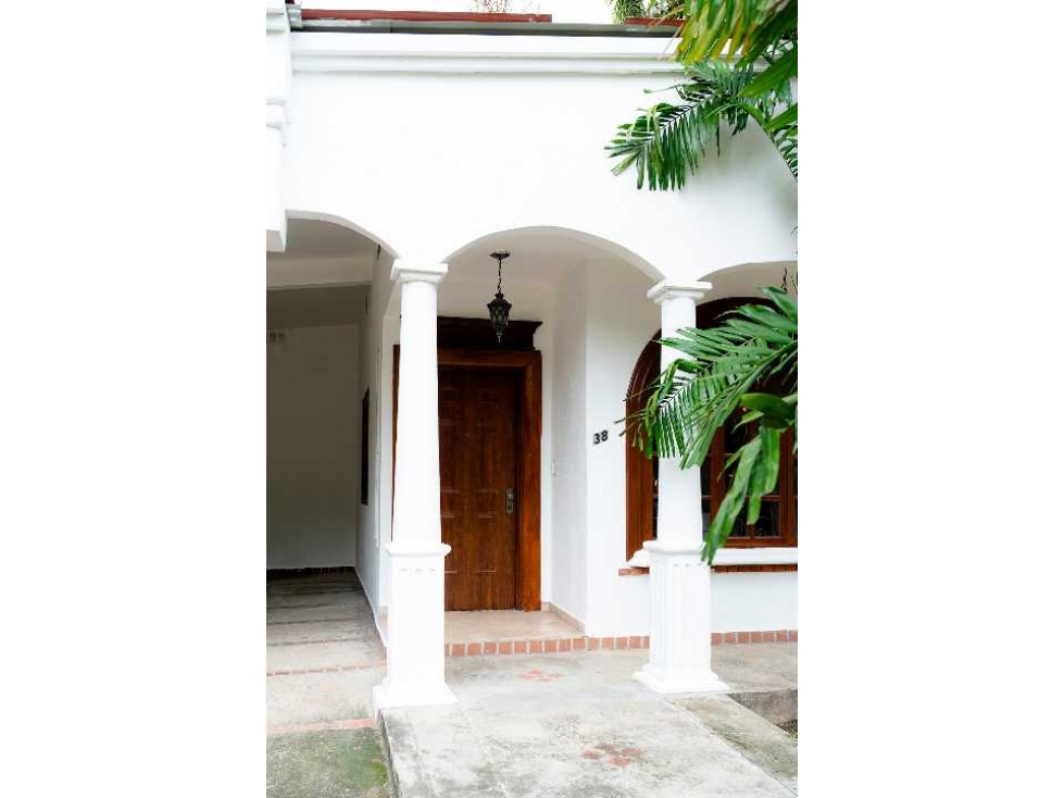 CASA EN VENTA EN OBARRIO - SEMICOMERCIAL - 2