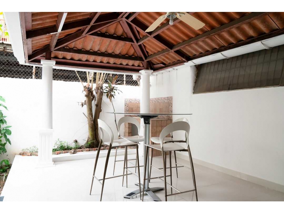 CASA EN VENTA EN OBARRIO - SEMICOMERCIAL - 3