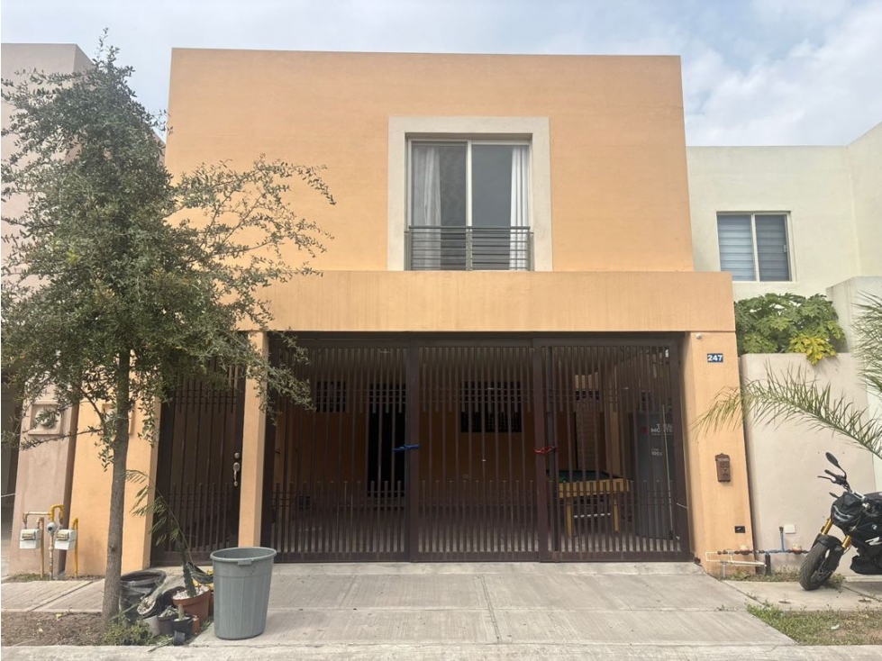 CASA EN VENTA EN PARAJE SANTA ROSA SUR APODACA EQUIPADA
