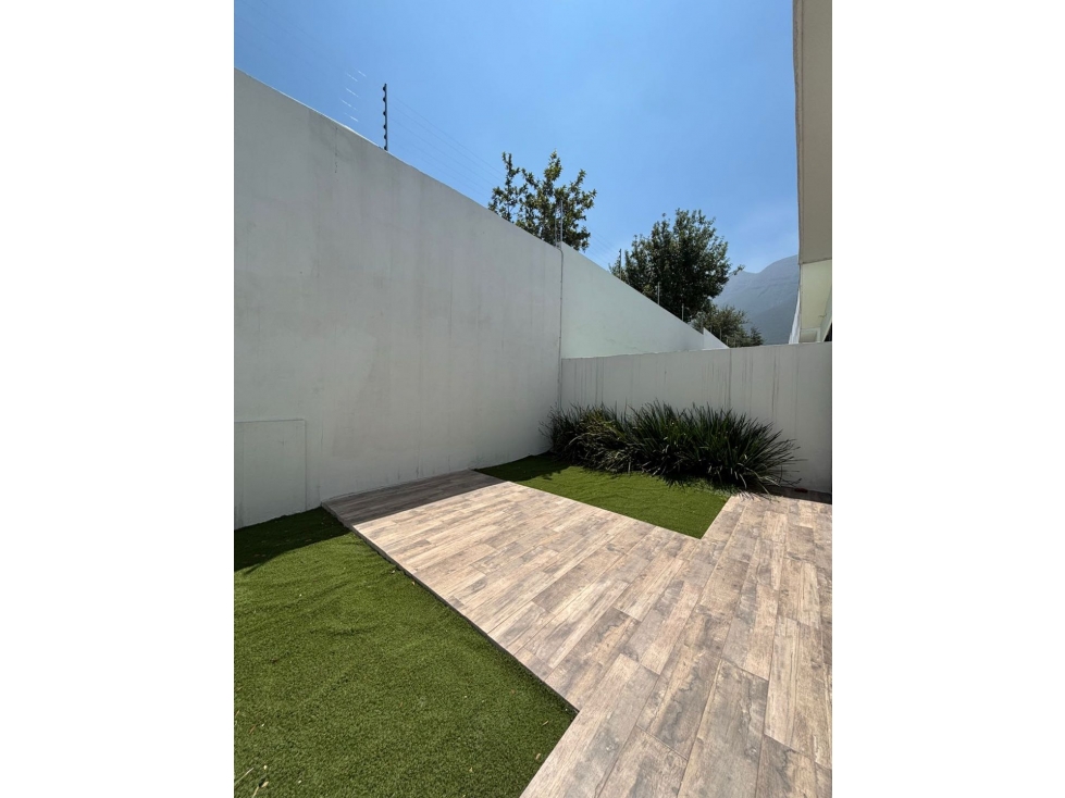 Casa en Venta en Porto Cumbres Frente a Parque en García — foto 4