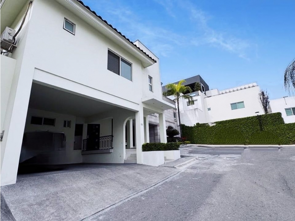 Casa en Venta en Colinas de San Jerónimo en Privada en Monterrey