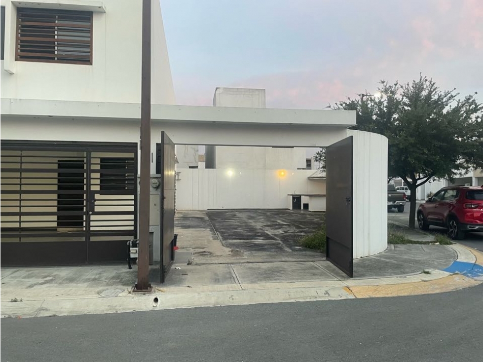 CASA EN VENTA EN RADICA APODCA CON EXCEDENTE, ESQUINA Y FRENTE PARQUE - 4