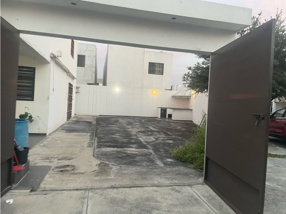 CASA EN VENTA EN RADICA APODCA CON EXCEDENTE, ESQUINA Y FRENTE PARQUE - 5