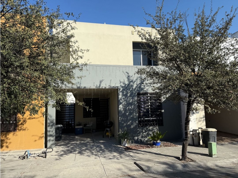 CASA EN VENTA EN RESIDENCIAL CAPELLANIA APODACA SEMIEQUIPADA