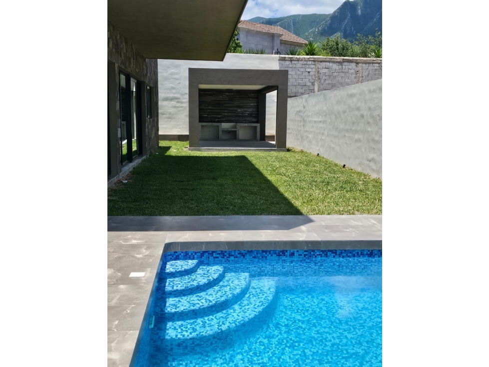 Casa en Venta en Herradura Residencial en Monterrey