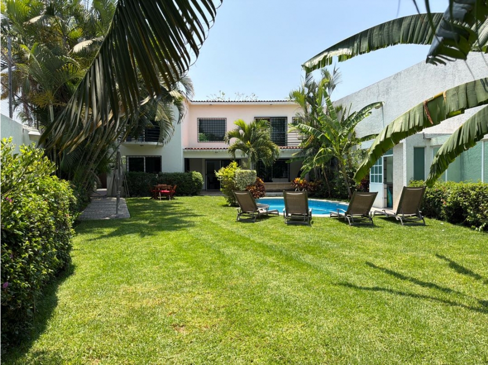 Casa en venta en Residencial Burgos de Cuernavaca con alberca y jardín — foto 2