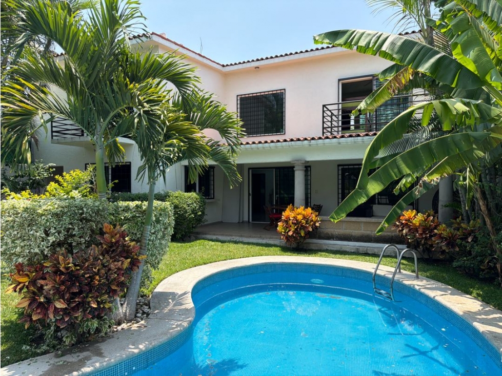 Casa en venta en Residencial Burgos de Cuernavaca con alberca y jardín — foto 3