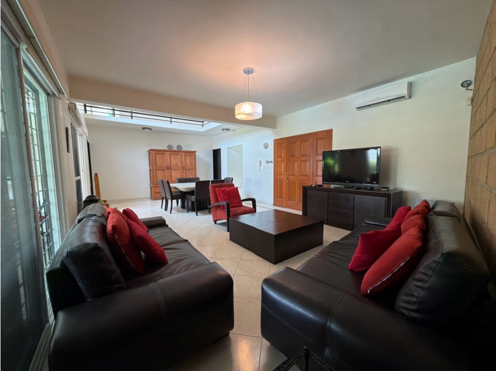 Casa en venta en Residencial Burgos de Cuernavaca con alberca y jardín — foto 4