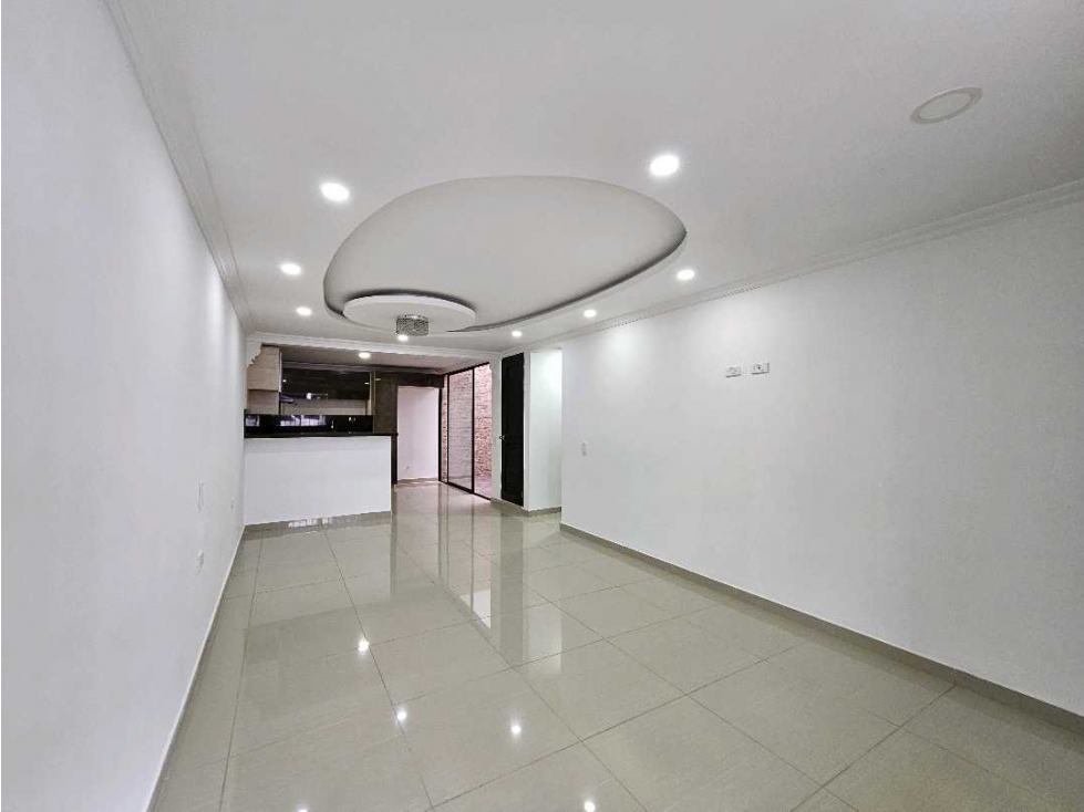 Moderna Casa de 3 Niveles con Patio y Baño Turco en Venta, Rionegro — foto 2