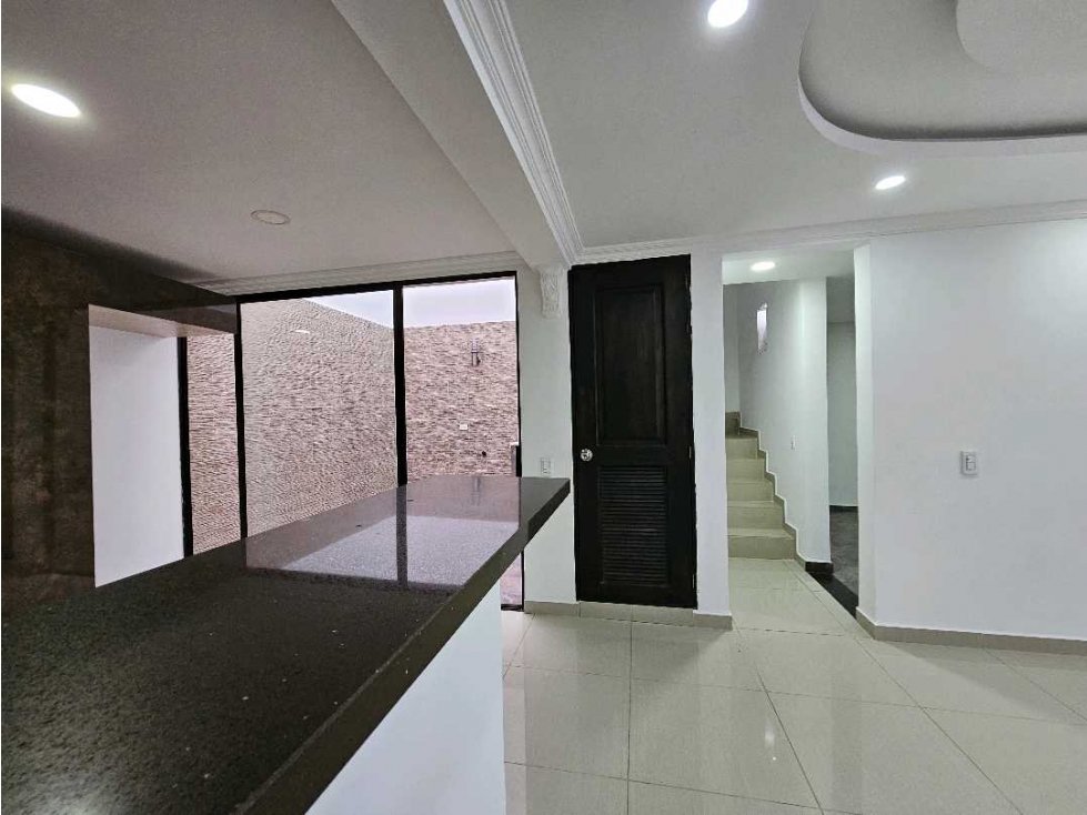 Moderna Casa de 3 Niveles con Patio y Baño Turco en Venta, Rionegro — foto 4
