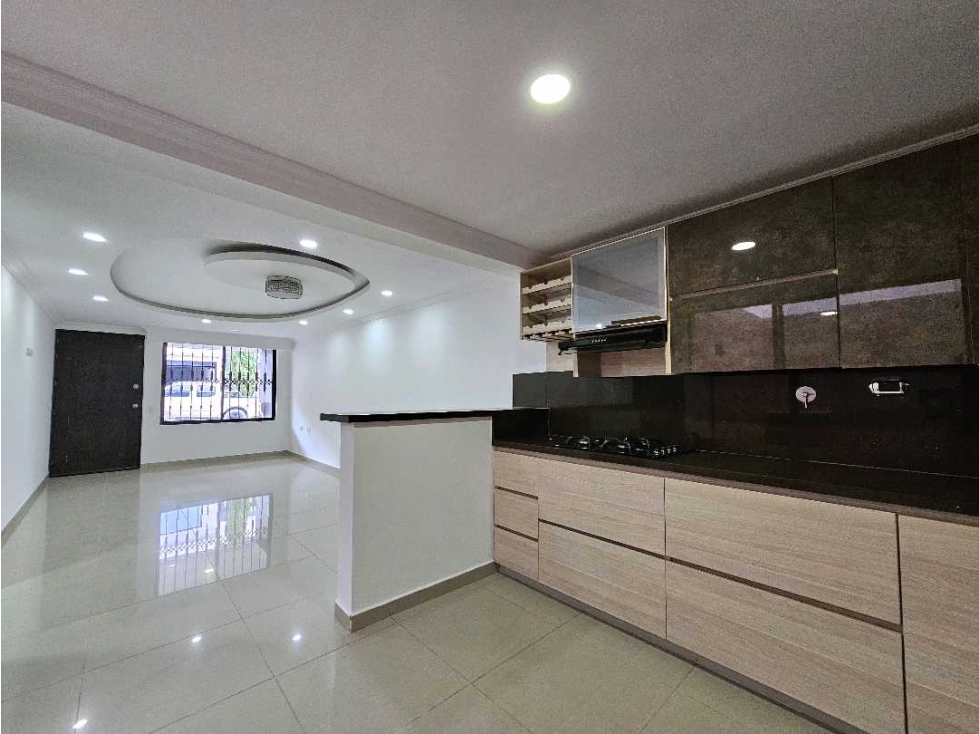 Moderna Casa de 3 Niveles con Patio y Baño Turco en Venta, Rionegro — foto 5