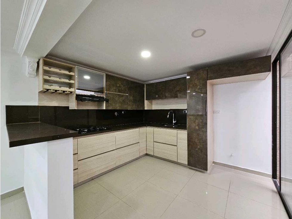 Moderna Casa de 3 Niveles con Patio y Baño Turco en Venta, Rionegro — foto 6