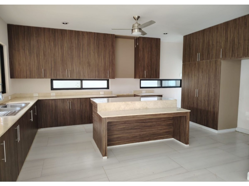 Casa en Venta en Tixcuytún, Mérida | 2,257 m² Terreno — foto 3