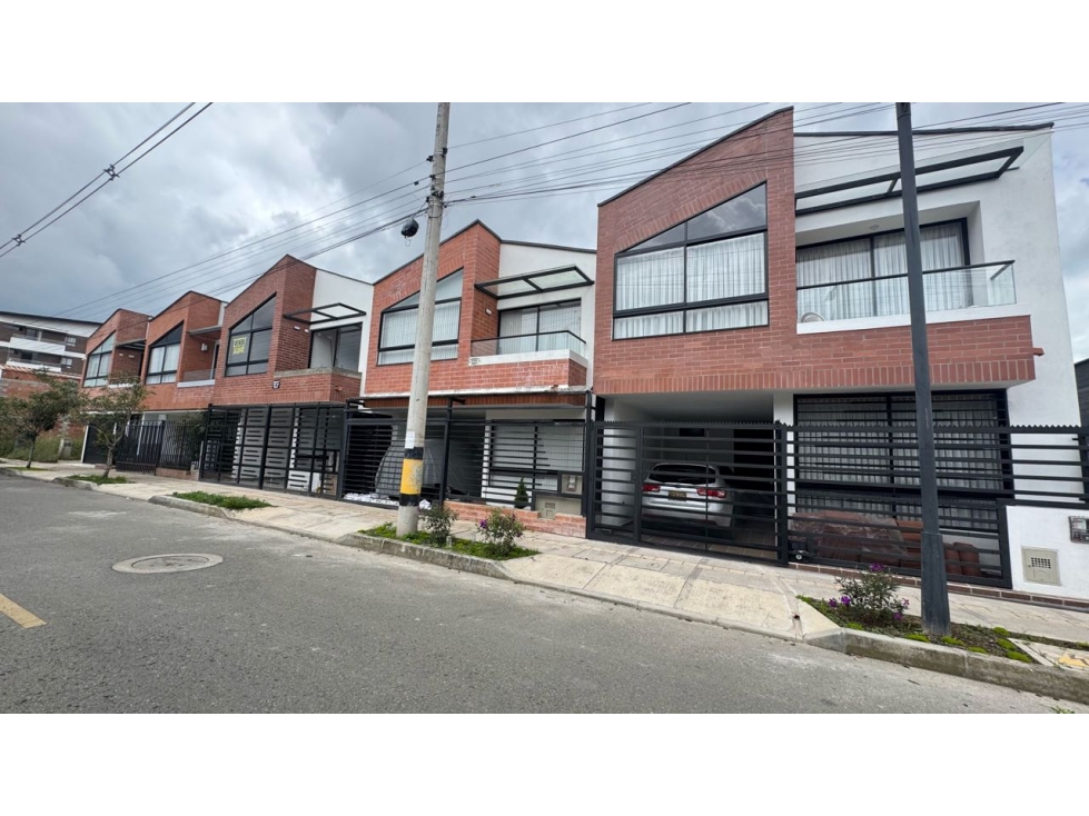 Casa en venta en unidad abierta en la ceja