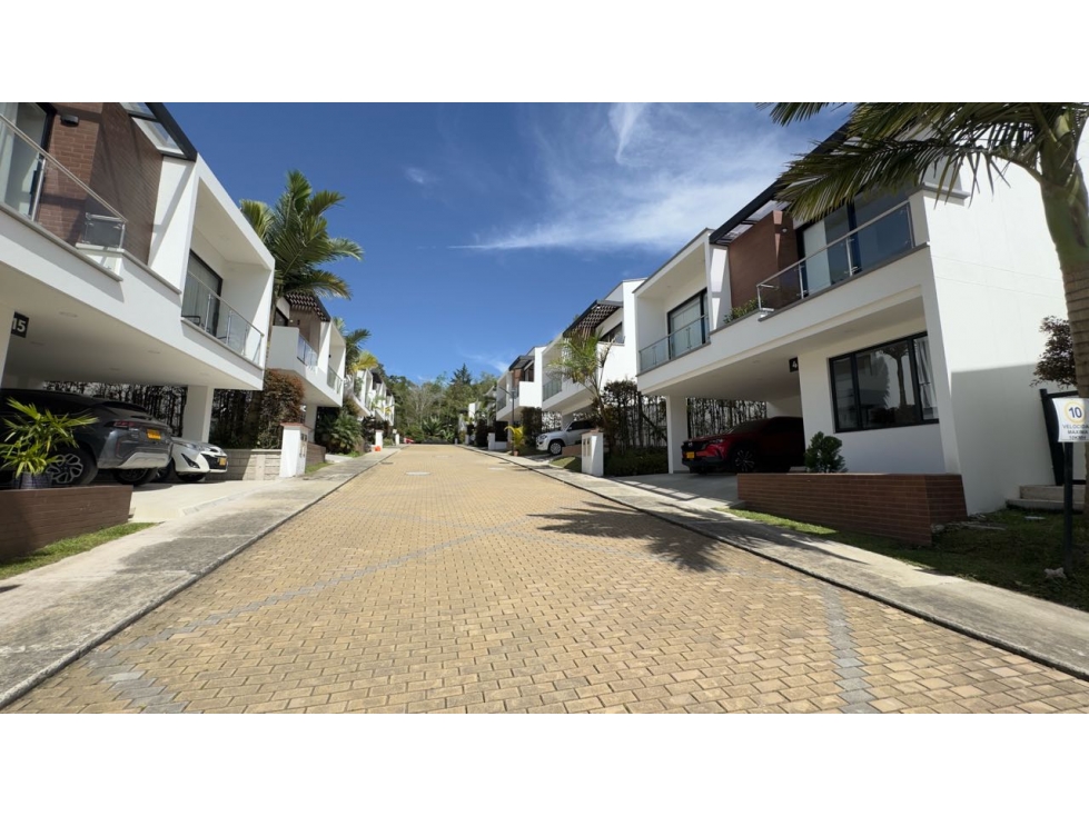 Casa en venta en unidad cerrada en el retiro